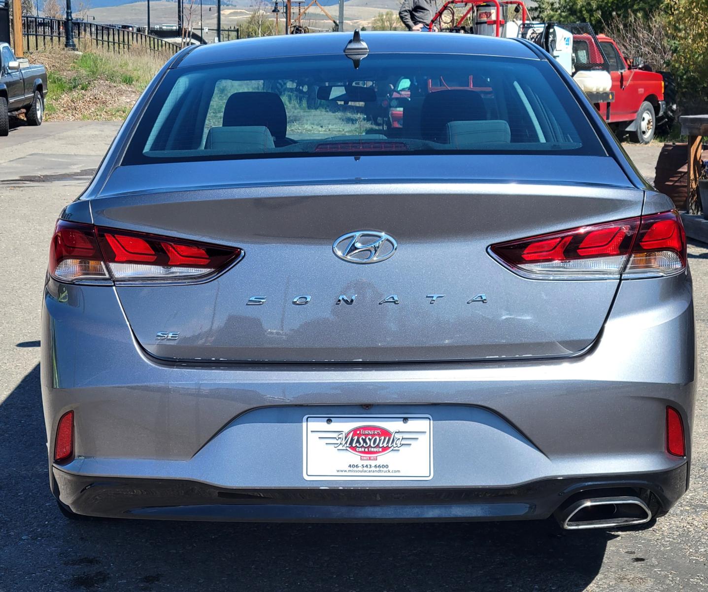 2018 Grey /Black Hyundai Sonata SE (5NPE24AF5JH) with an 2.4L I4 engine, 6 Speed Automatic transmission, located at 450 N Russell, Missoula, MT, 59801, (406) 543-6600, 46.874496, -114.017433 - Beautiful Sedan with only 15,600 Miles. 2.4L I4 Engine. 6 Speed Automatic Transmission. Bluetooth. Backup Camera. Air. Cruise. Tilt. power Windows and Locks. - Photo #9